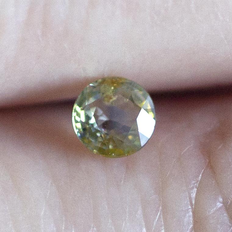 Ethical Jewellery & Engagement Rings Toronto - 0.27 ct Yellow Green Bicolour Round Mixed-Cut Sapphire - Fairtrade Jewellery Co.