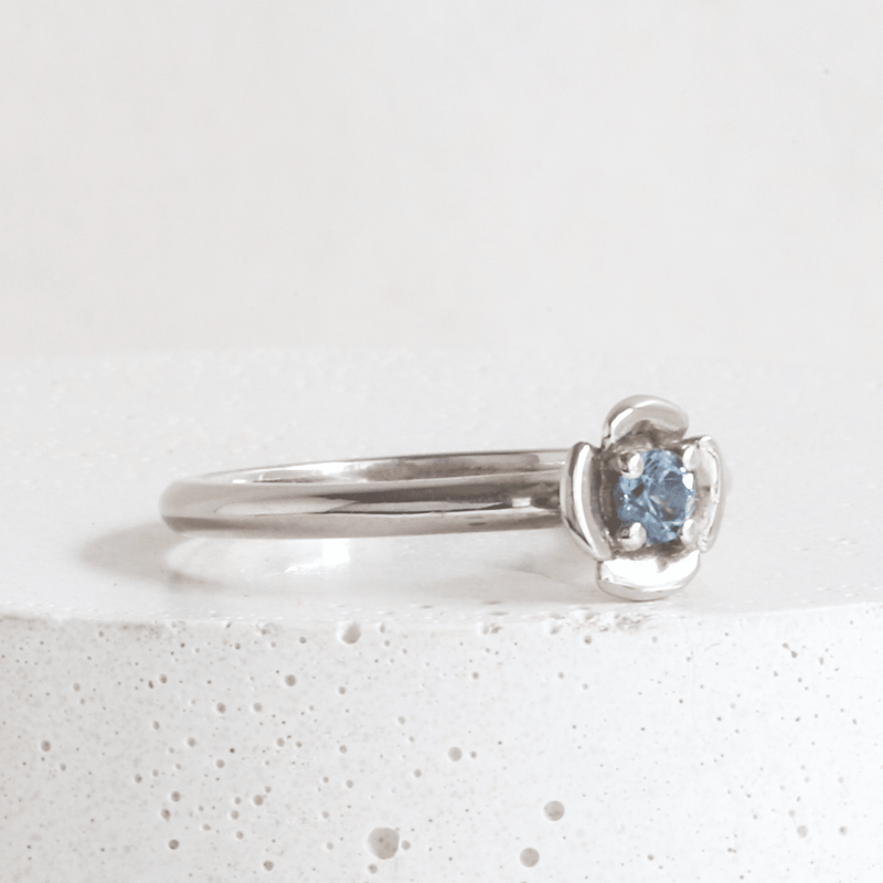 Bijoux éthiques et bagues de fiançailles Toronto - Blossom Blue Montana Sapphire Ring - FTJCo Fine Jewellery & Goldsmiths
