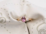 Bague Emilia en or rose 18 carats avec saphir rose ovale