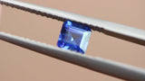 0,60 ct Saphir de Madagascar de couleur bleu profond taillé en angle et carré