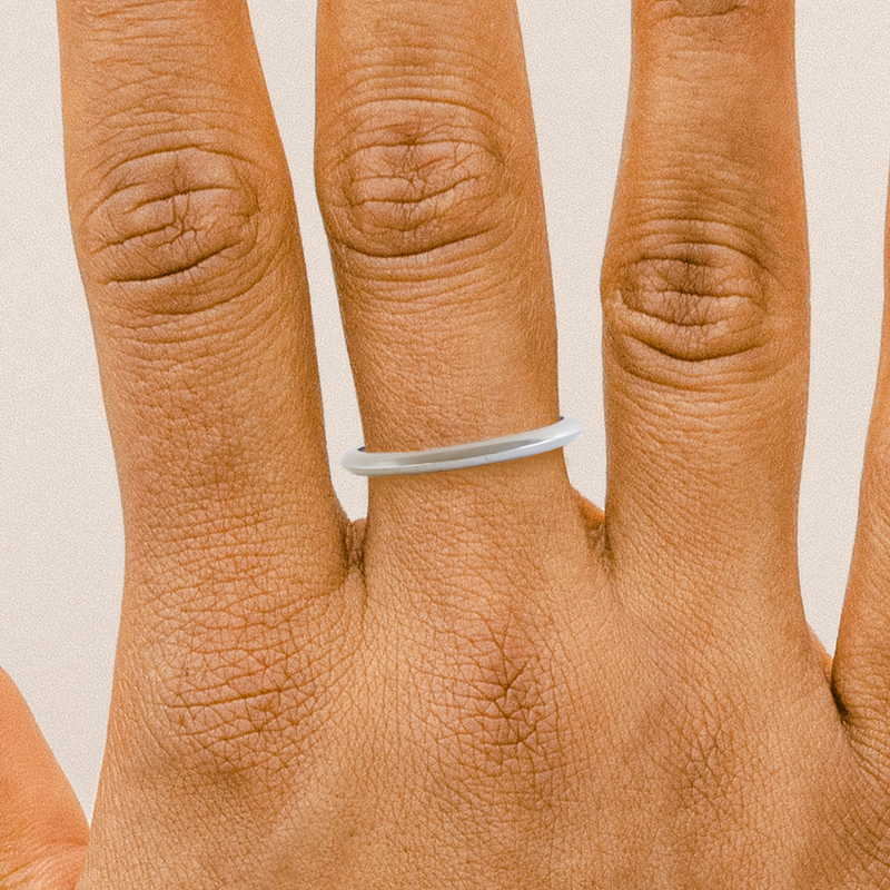 2 mm Knife Edge Band in White Gold