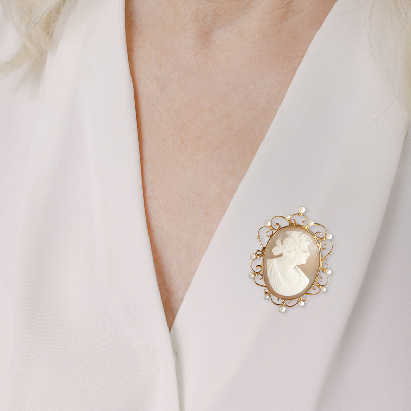 9K Yellow Gold cameo Shell & Cultured Pearl Interchangeable Brooch/Necklace Pendant