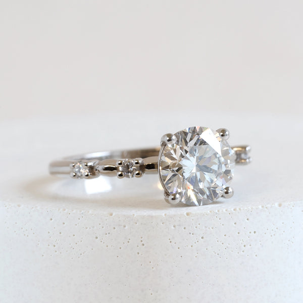 Pre-Loved 1.58 ct H VS2 Jasmine Round Cut Ring in White Gold