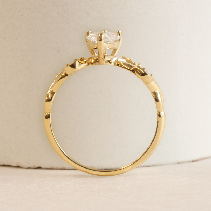 1.08 ct D VVS2 Pear Lab Diamond Briar Ring in Yellow Gold