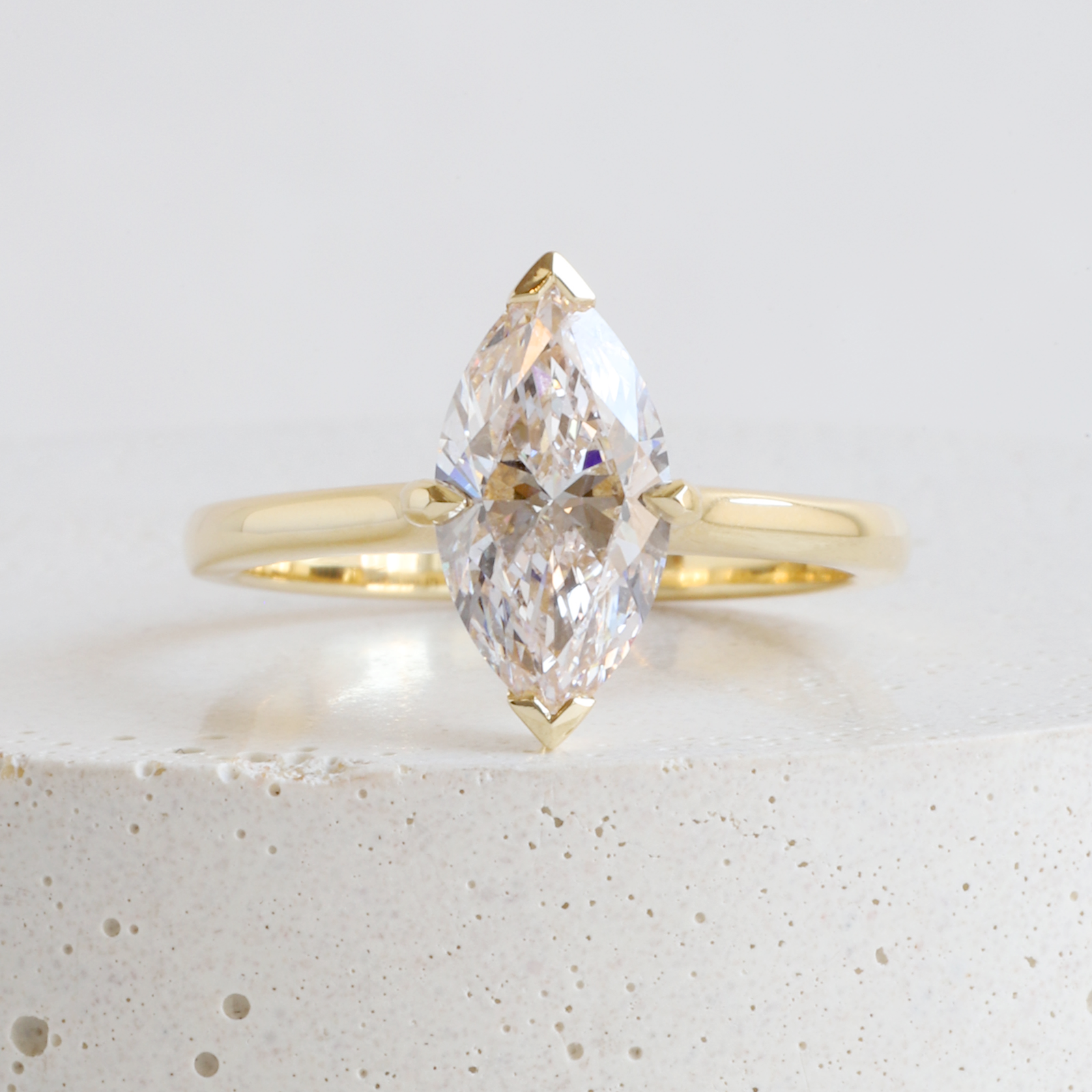 【新品】MORELLATO デザイナーズ 一輪挿し 18K Solitaire 1.58 Ct Peach VS1 Diamond Marquise Love Note Solitaire In Yellow