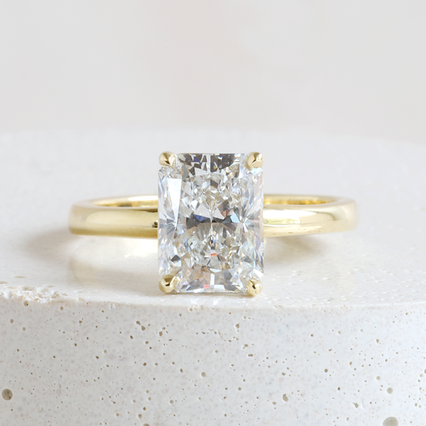 1.76 ct F VS1 Radiant Diamond Pietra Solitaire in Yellow Gold