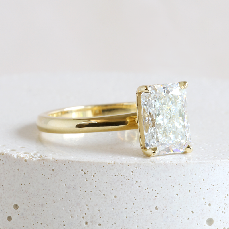 1.76 ct F VS1 Radiant Diamond Pietra Solitaire in Yellow Gold