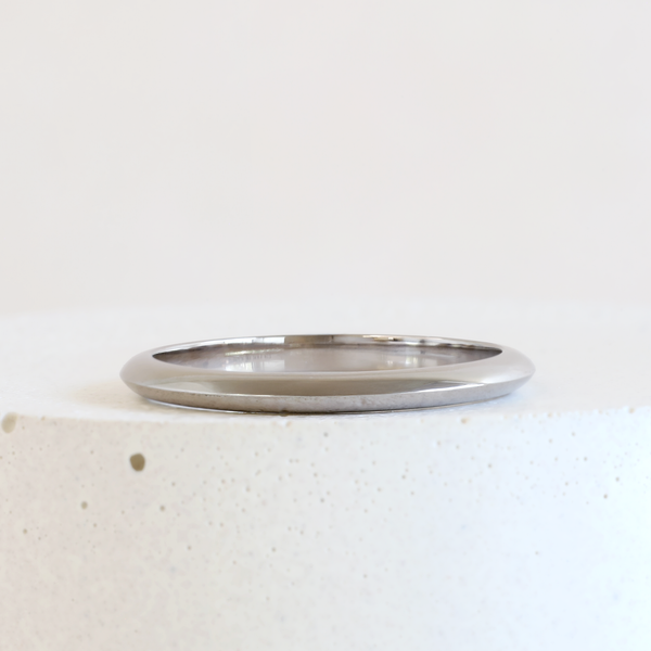 2 mm Knife Edge Band in White Gold