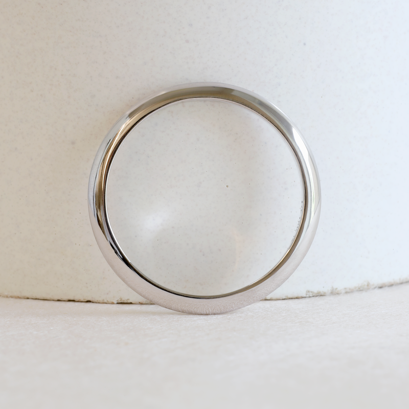 2 mm Knife Edge Band in White Gold