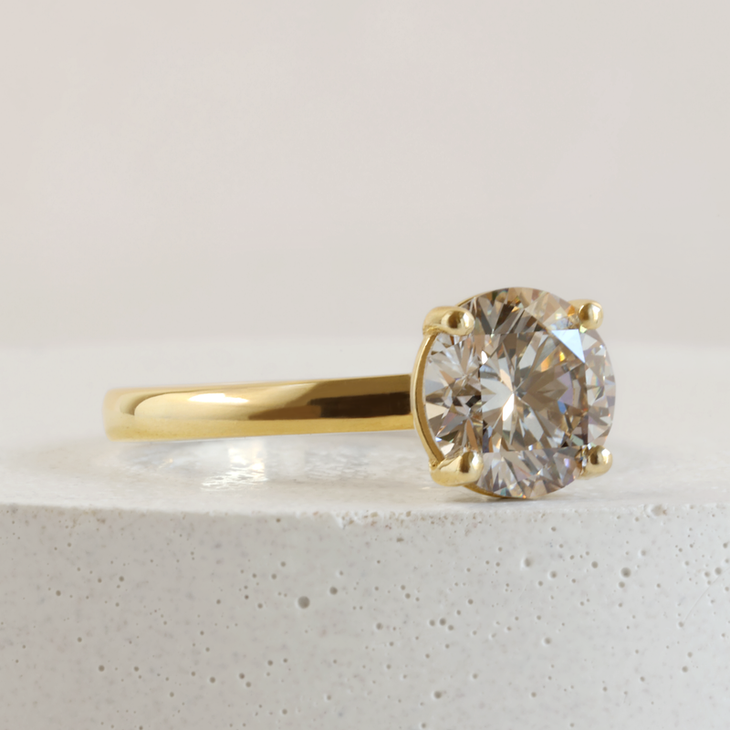 1.51 ct Warm Grey Pietra Round Solitaire in Yellow Gold