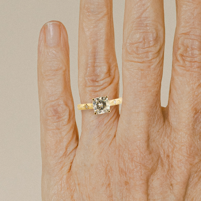 1.30 ct G VVS2 Cushion Love Note Solitaire with Stars in 18K Yellow Gold