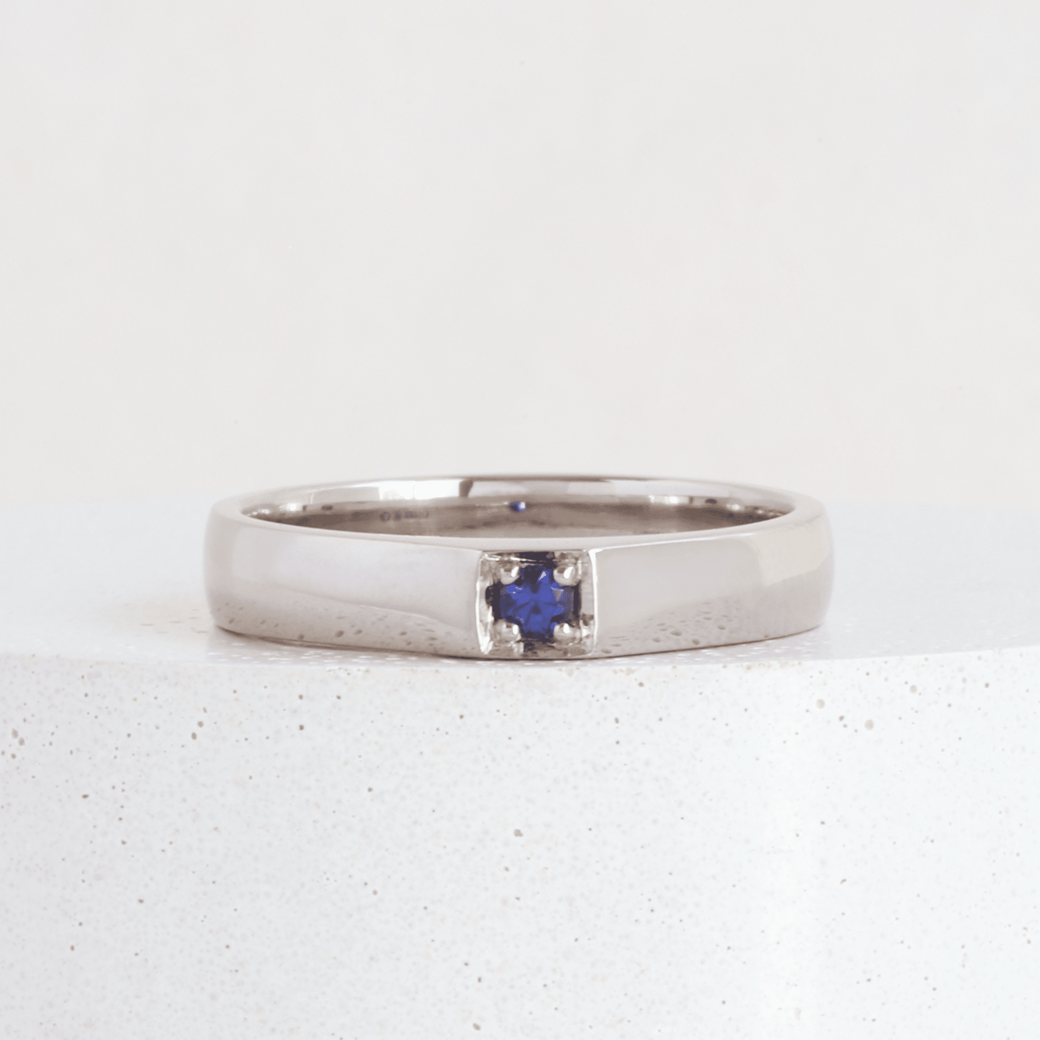 0.08 ct Blue Sapphire 4 mm Logan Solitaire in White