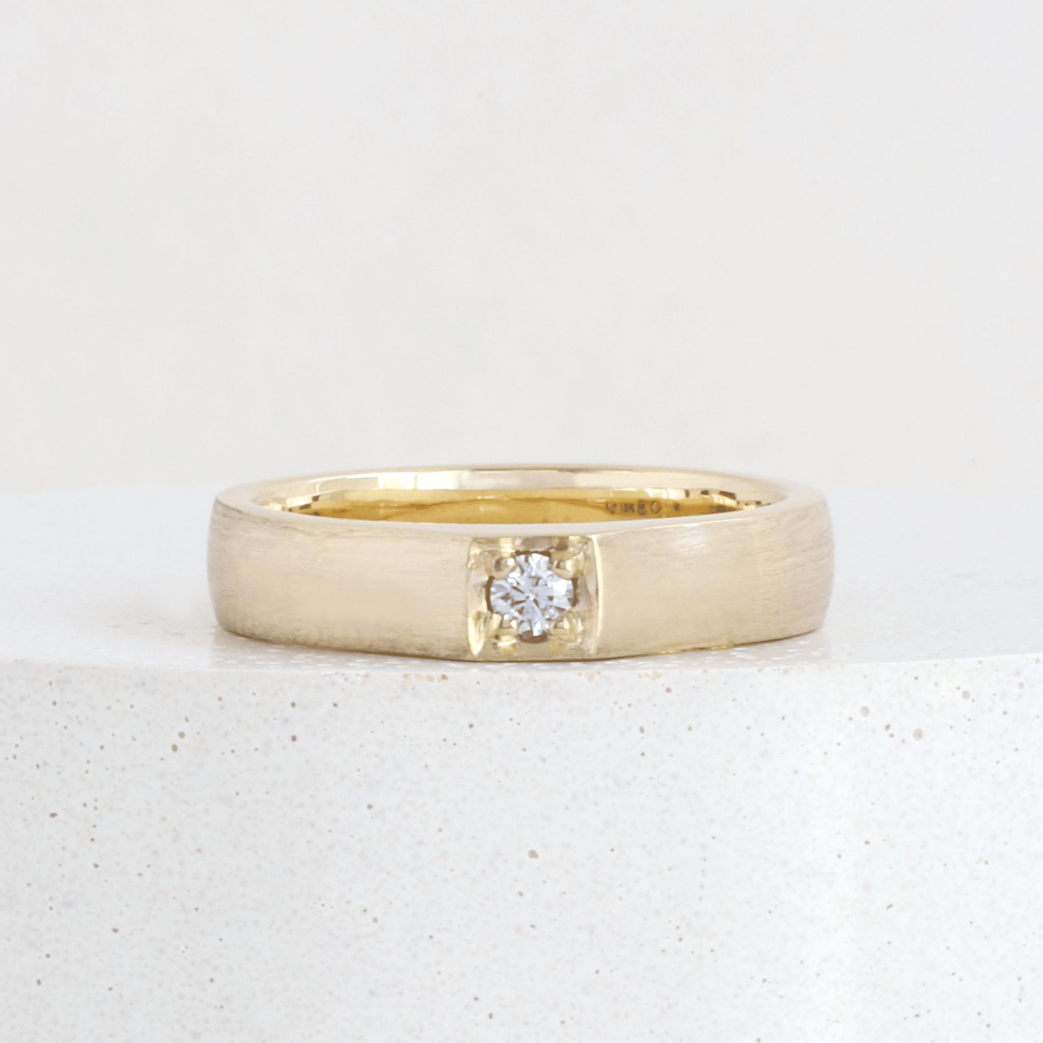 0.06 ct Diamond 4 mm Logan Ring in Yellow Gold